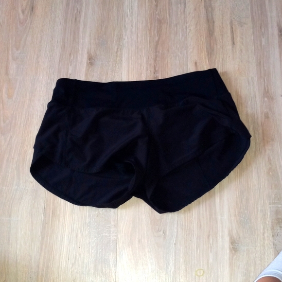 black Lululemon athletica 2.5 inseam speed ups - Picture 3 of 3